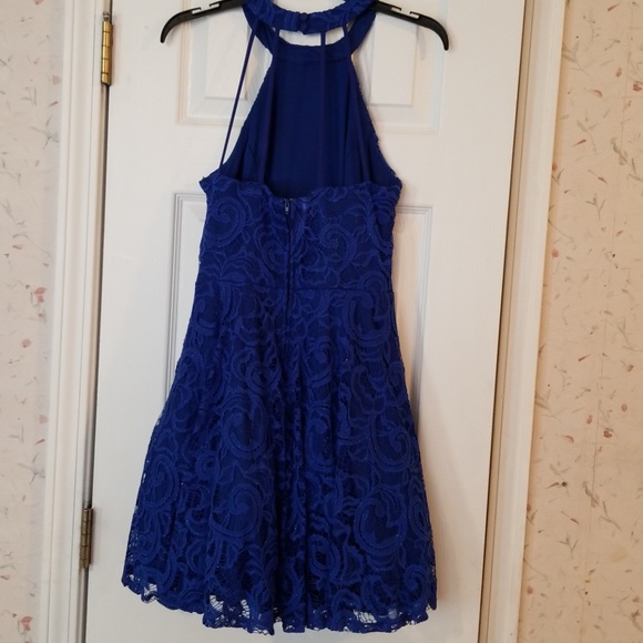 Short blue dress! - Picture 4 of 5